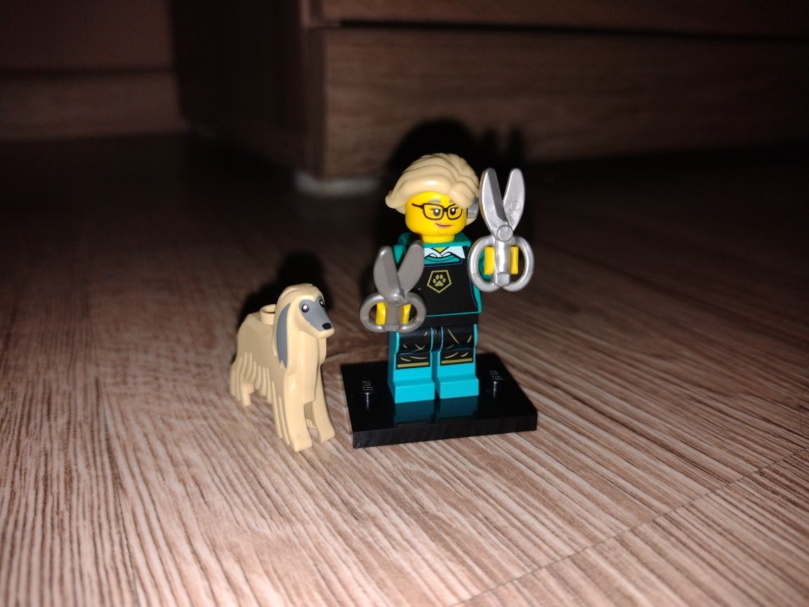 Minifigurka lego psia fryzjerka