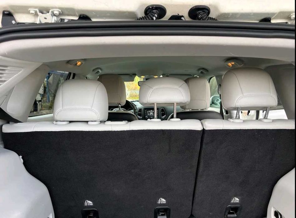 продам авто джип компас 2018 року автомат бензин повний привід