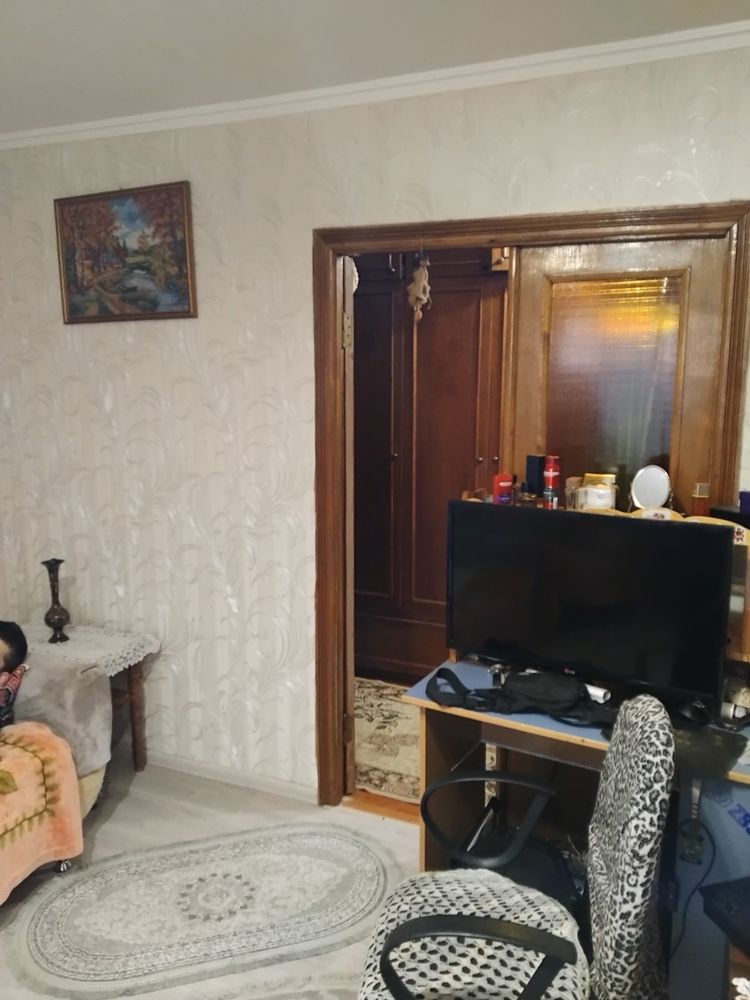 Продам 2 х кімнатну квартиру вулиця Велика Бердичівська 9/9