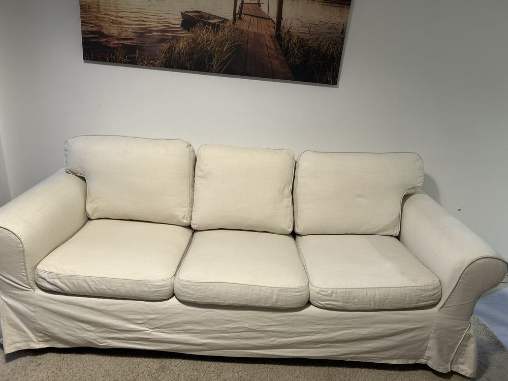 Sofa tres lugares usado em bom estado.