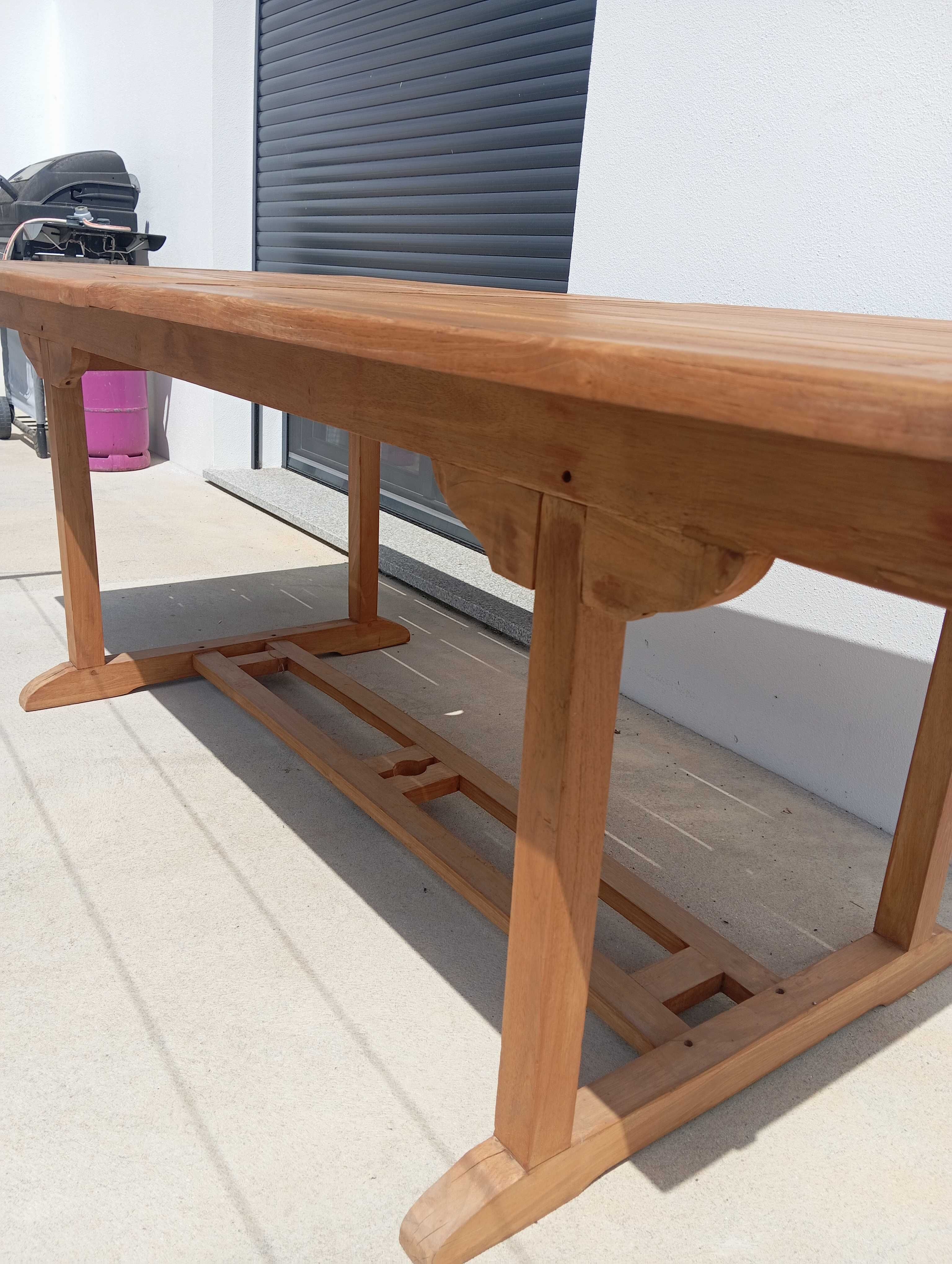 Mesa de refeição exterior/jardim em Teca