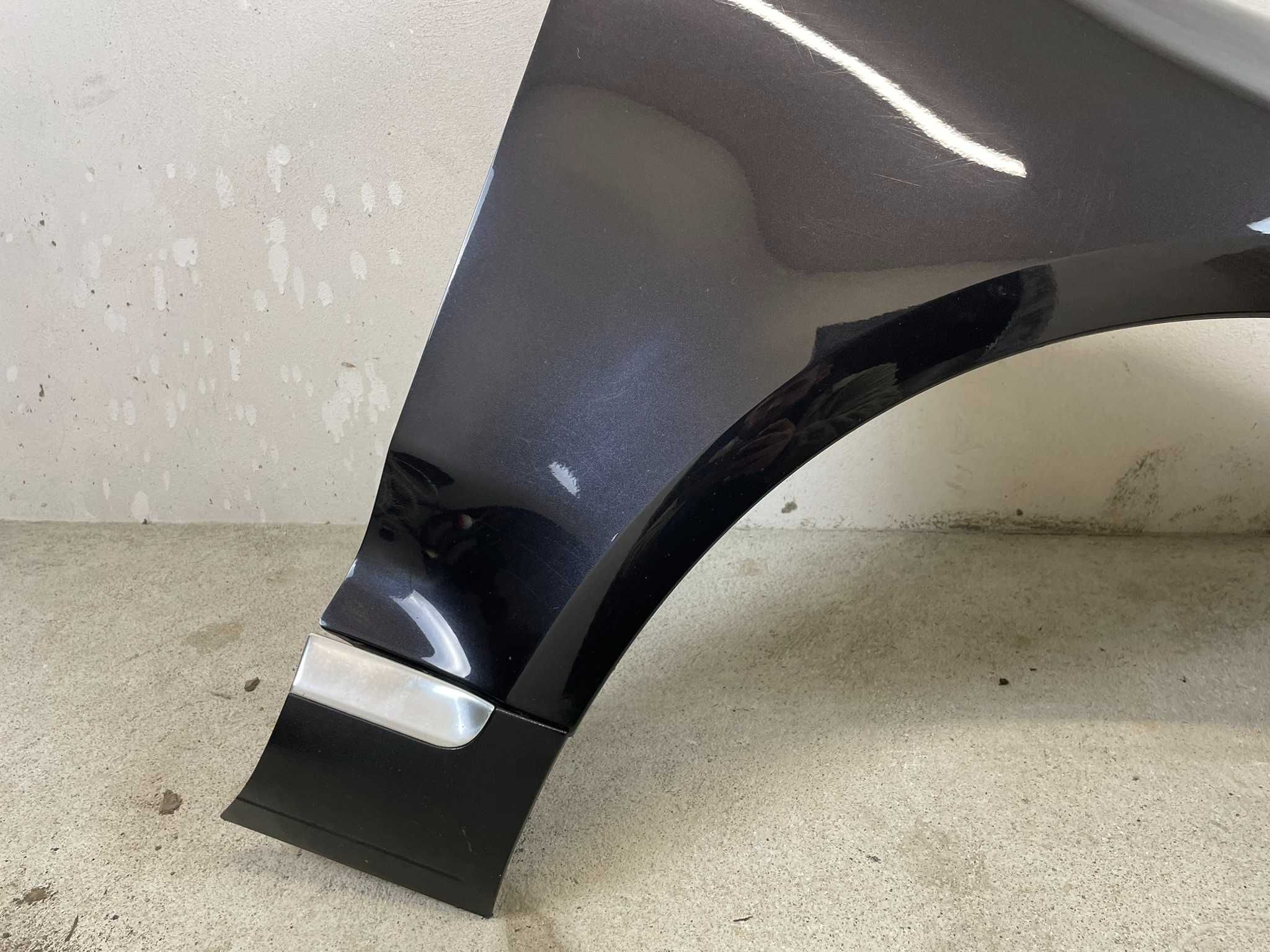Błotnik prawy VW Touareg 7L lift 07-10r LC9Z