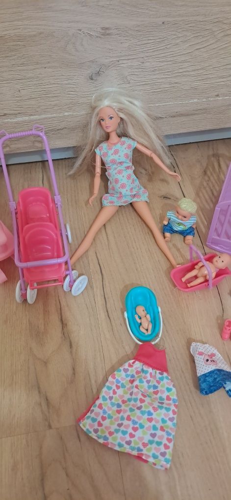 Zestaw barbie w ciąży i dzieci