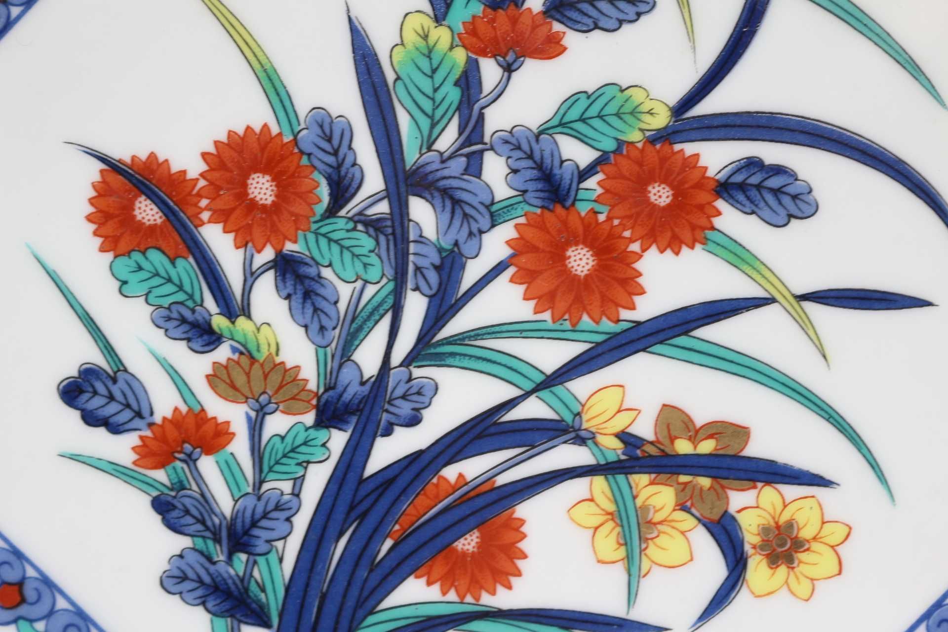Prato Octogonal Porcelana Oriental Floral e Aves Séc. XX Marcado 29 cm