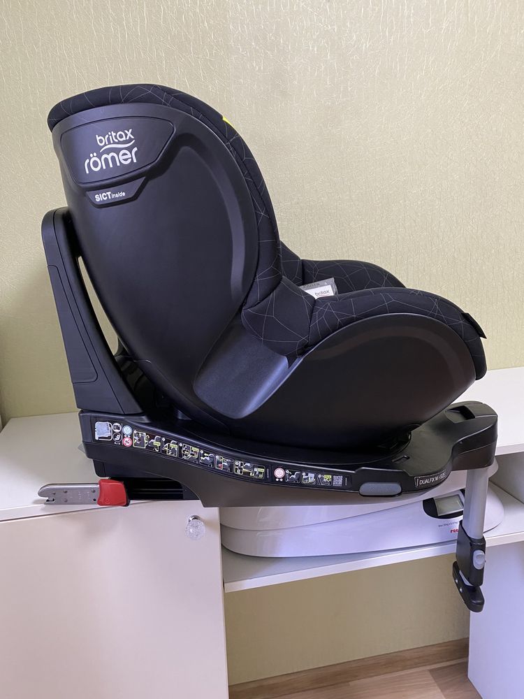 Автокресло поворот на 360 Britax-Romer Dualfix M-I Size с 3мес.до 4лет
