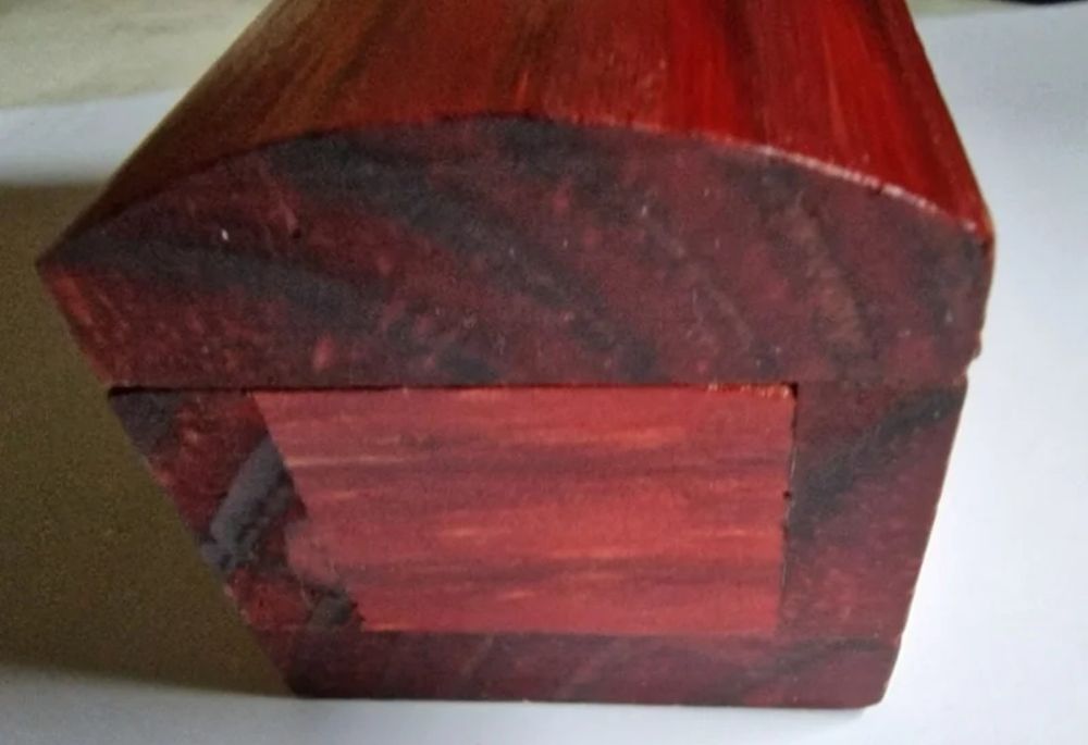 Caixa de Madeira Maciça Artesanal "Signo Leão" Vintage