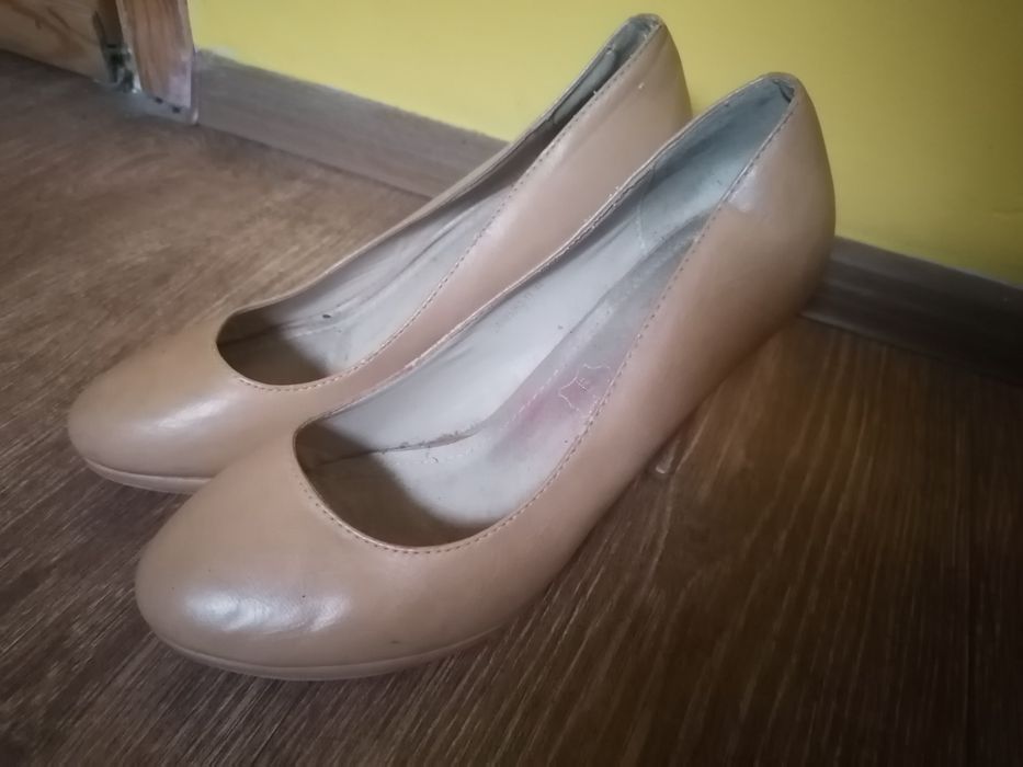 Szpilki beżowe rozmiar 40