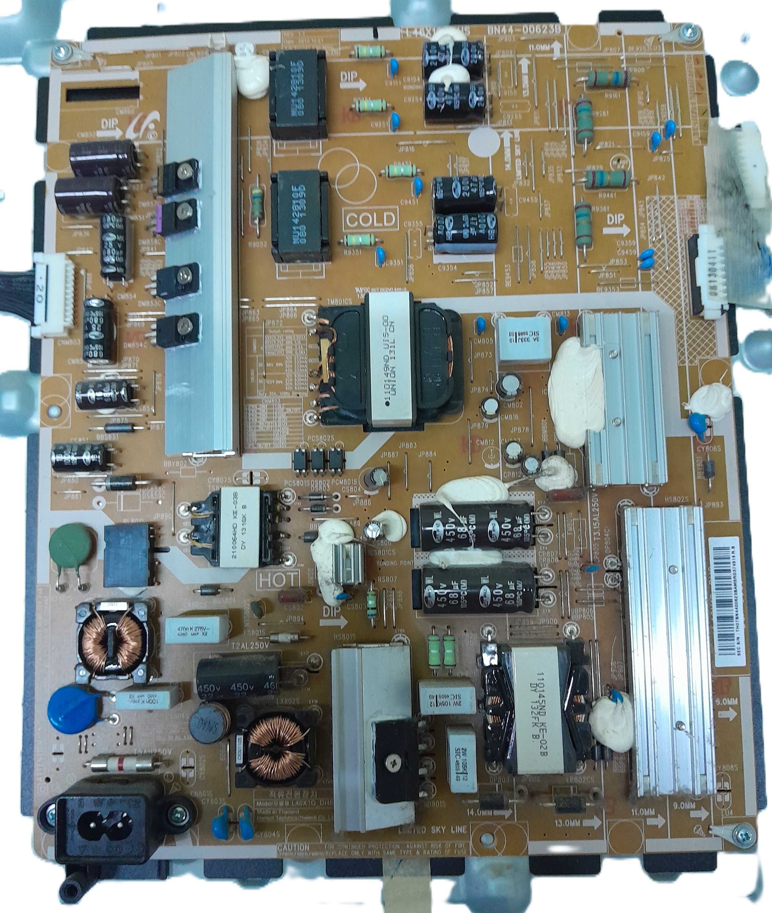 Televisão Samsung UE46F6100AW vendo todas as peças