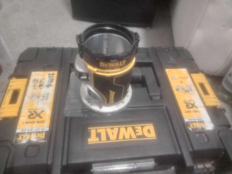 Фрезер DeWalt новий