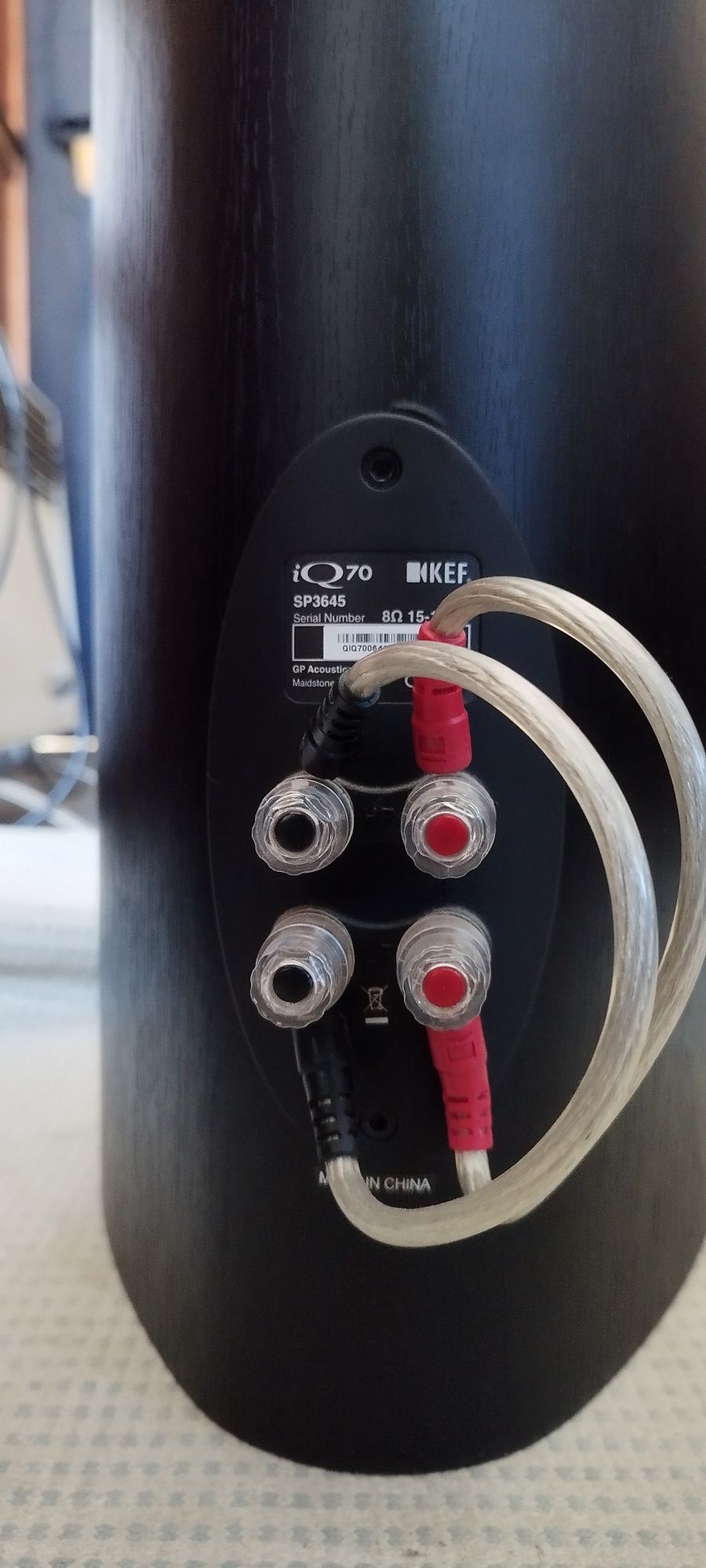 Colunas KEF imaculadas