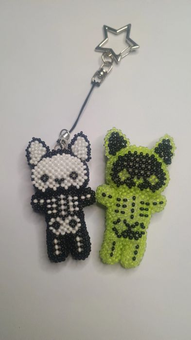 Кото-скелет із бісеру