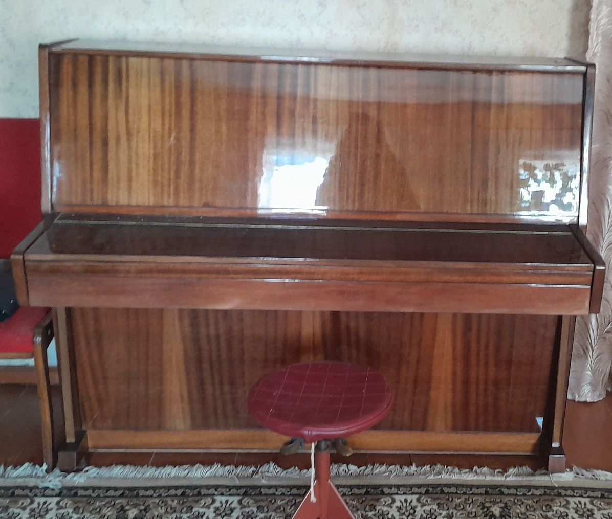 Продаётся пианино Украина самовывоз