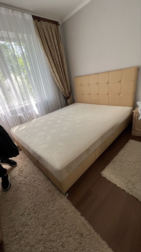 Двоспальне ліжко