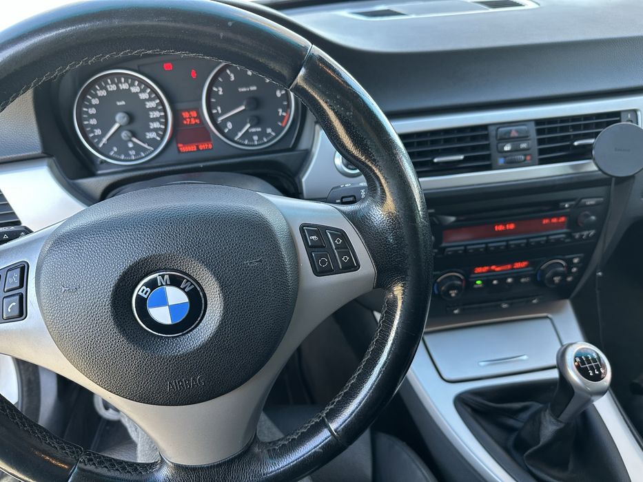 BMW 325xi bogate wyposażenie i mały przebieg