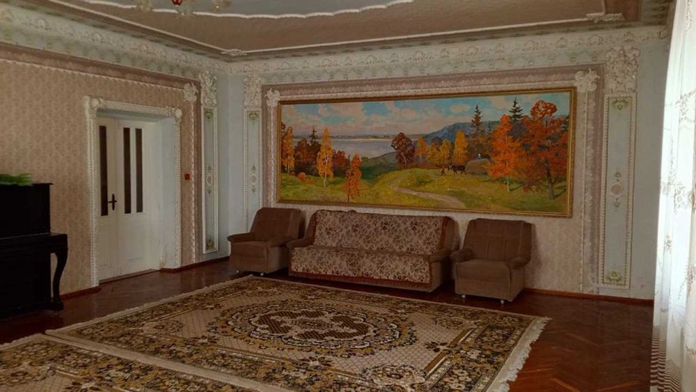 будинок з земельною ділянкою