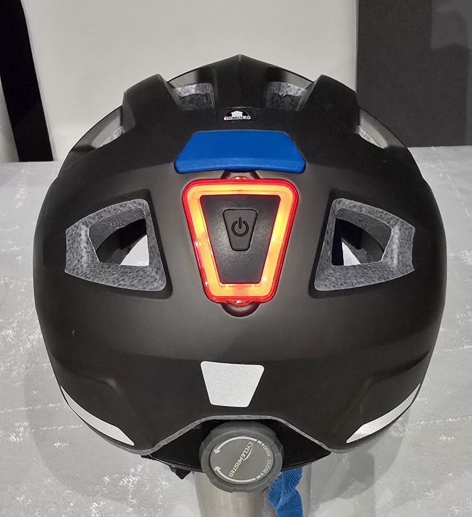 Kask rowerowy NOWY z lampką z tyłu