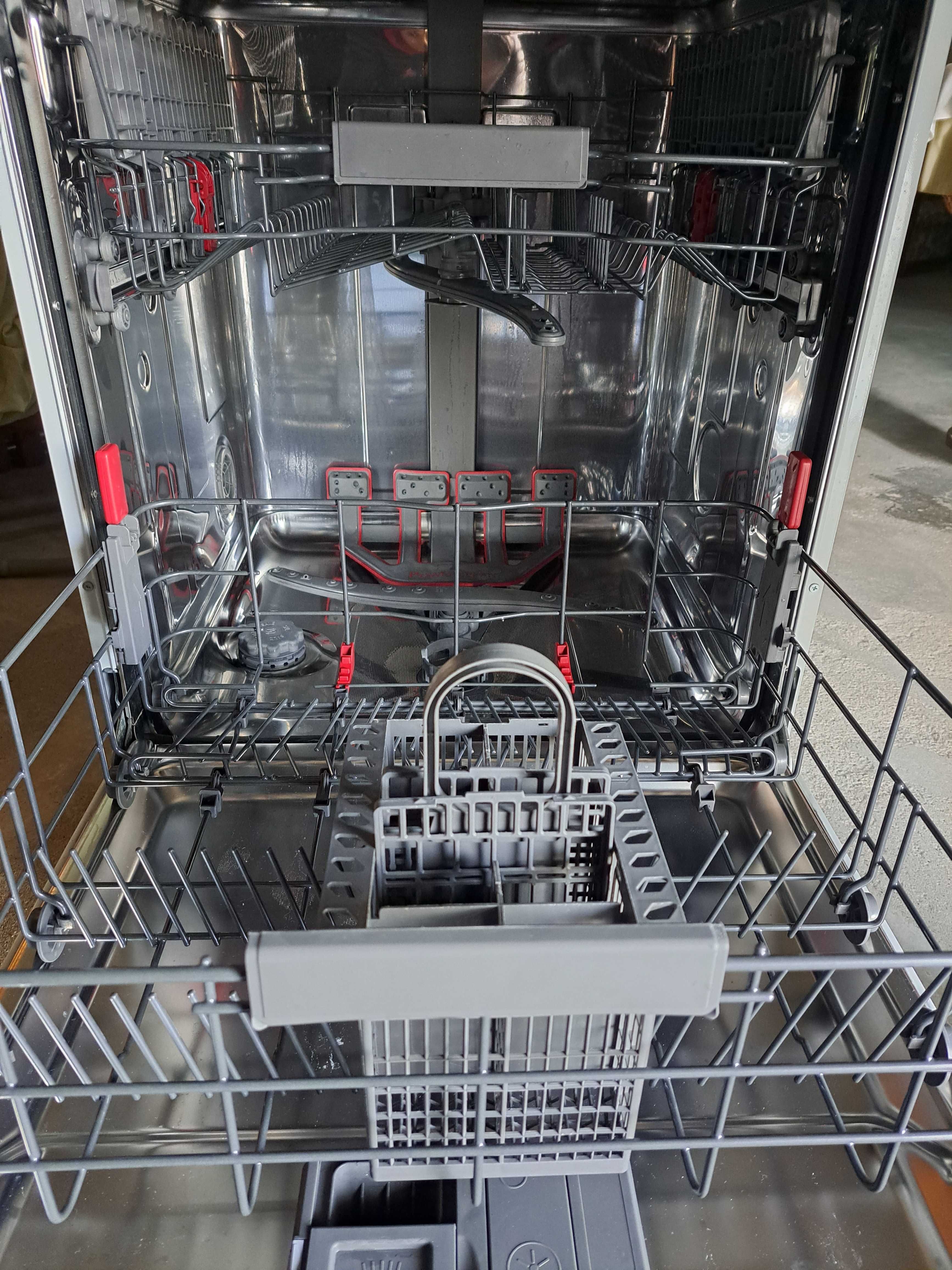 Máquina de Lavar Loiça Whirlpool Semi-Nova