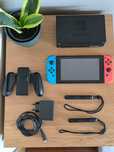 Nintendo Switch V1 (Neon Red/Blue) + Acessórios Originais Ótimo Estado
