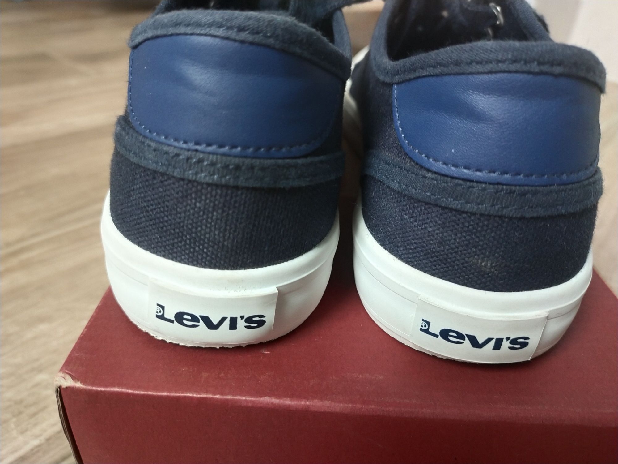 Trampki Levi's 37 stan idealny