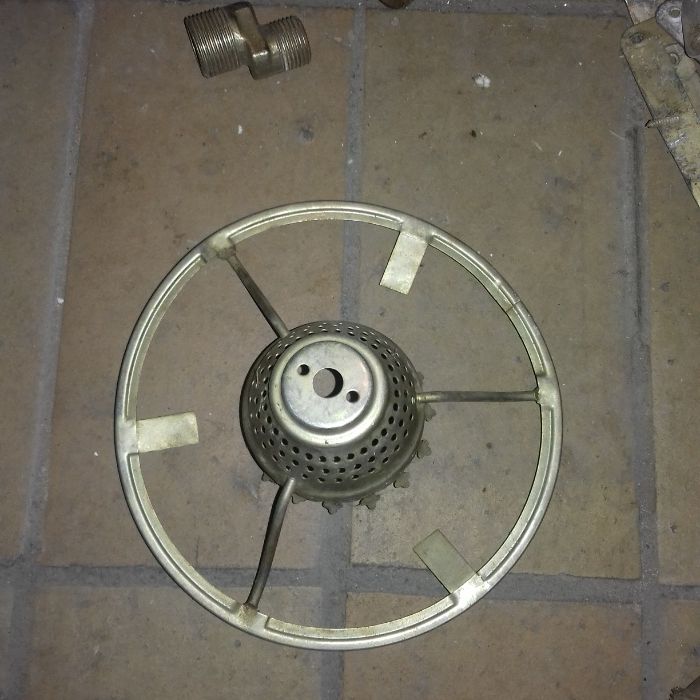 Element starej lampy, chyba naftowej