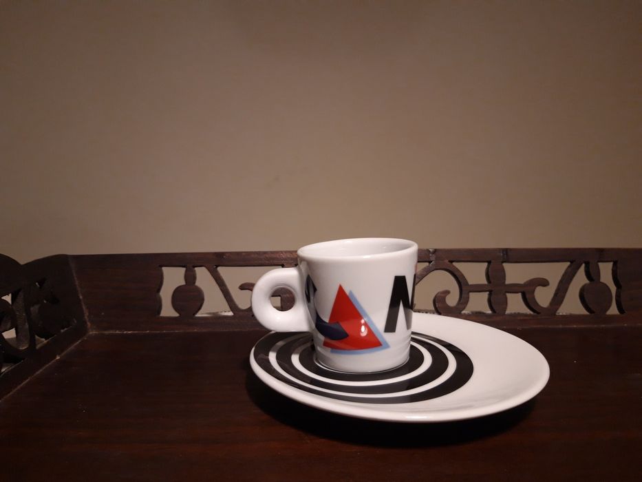 Chávena de café e pires - modelo de David Delfin da Cup & Saucer