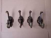 Conjunto de cabides / ganchos de parede antigos em bronze