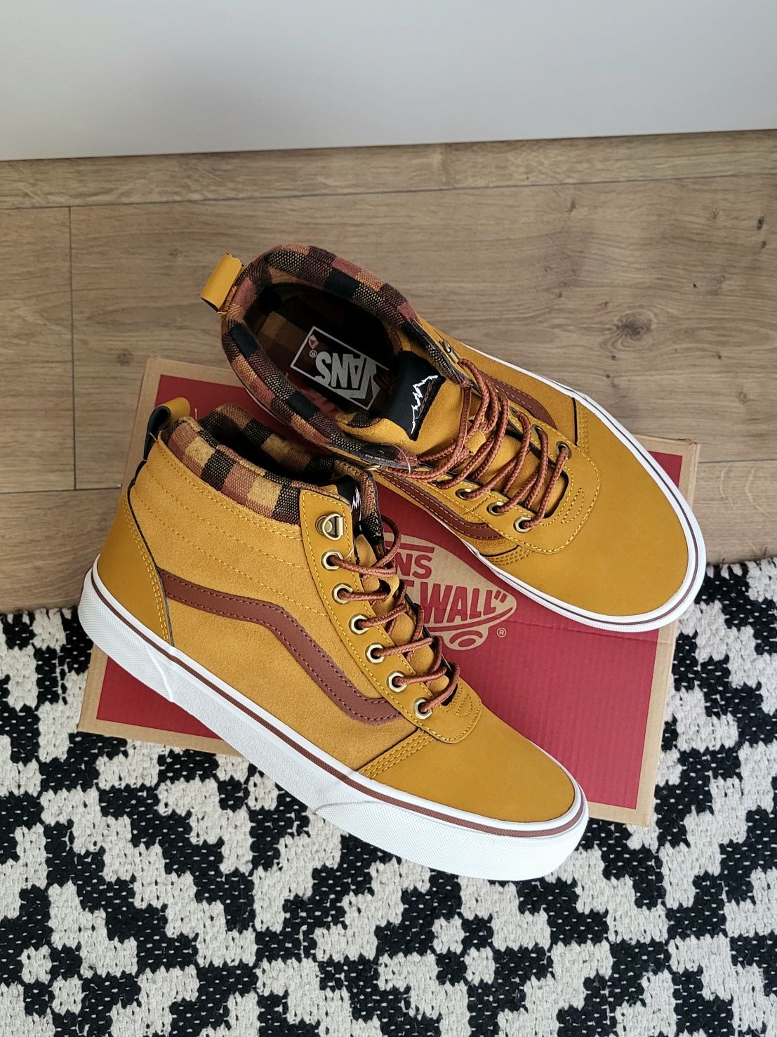 Buty Vans Ward Hi Mte honey 40.5 nowe