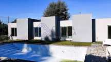 Quintinha c/ Moradia de arquitectura contemporânea, com jardim, piscin