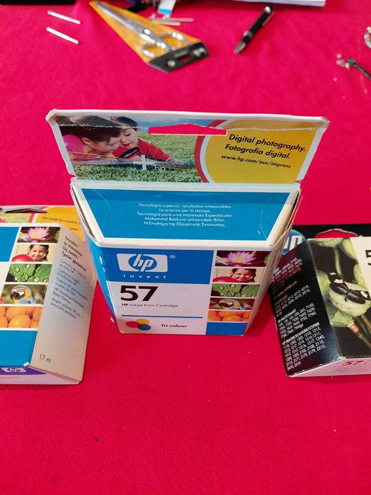 Cartuchos HP 57 tricolor e 56 black