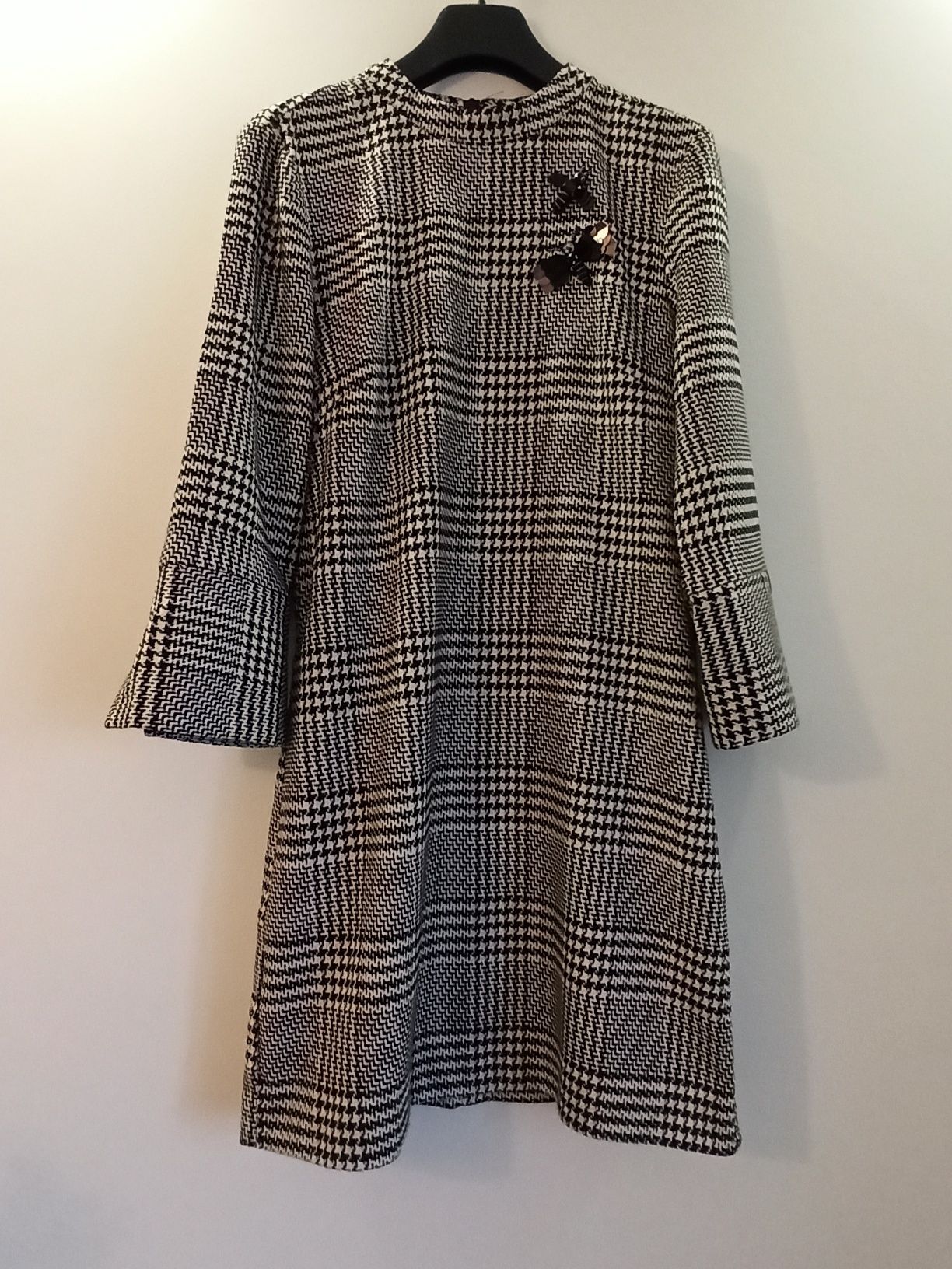Elegancka sukienka pepitka z ozdobną aplikacją, r. 36 H&M