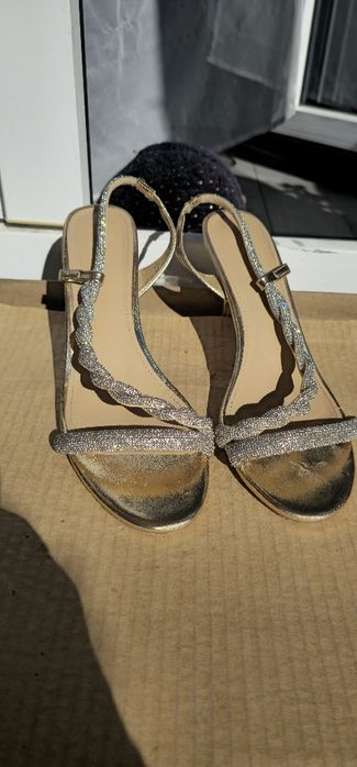 Złote sandały na szpilce 41 cyrkonie