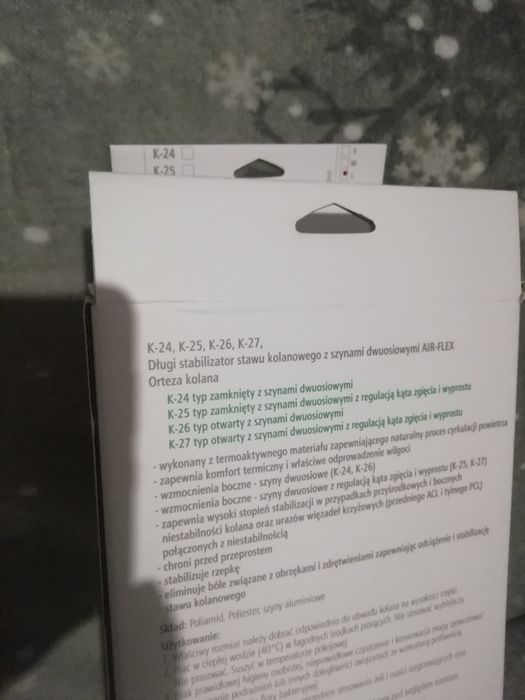 Długi stabilizator stawu kolanowego szynami dwuosiowymi