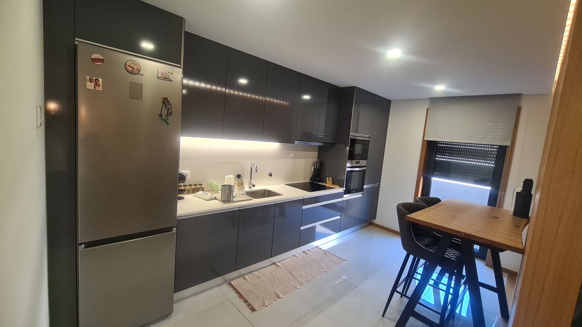 Apartamento T3 (garagem para 2 carros)