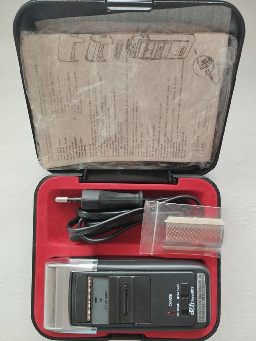 Электробритва Philips.