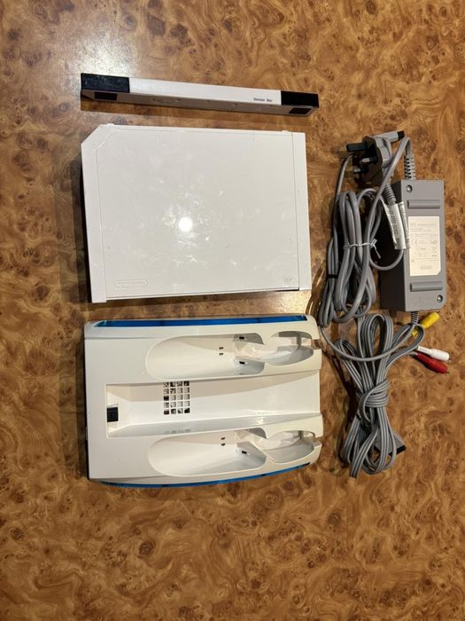 Nintendo Wii. Sensor bar. Зарядка для контролерів