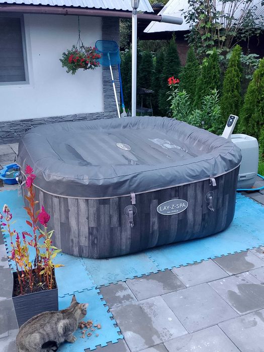 Jacuzzi LAY-Z-SPA Majorca jak nowe, stan idealny.