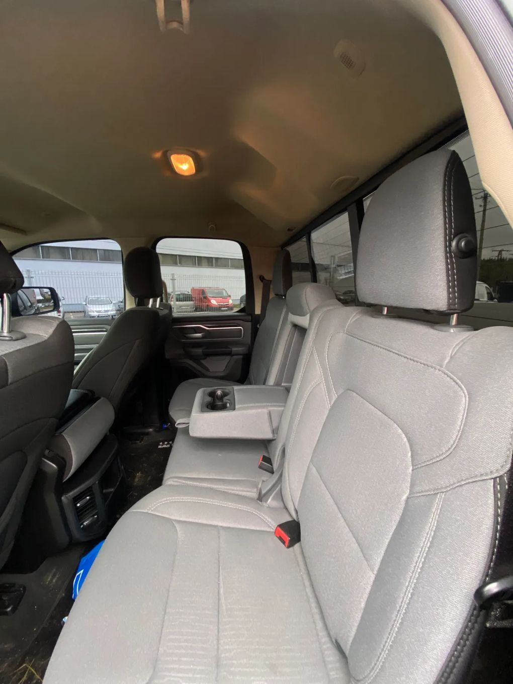 Dodge RAM DODGE RAM 1500 5.7 4X4 B+gaz ,2020r