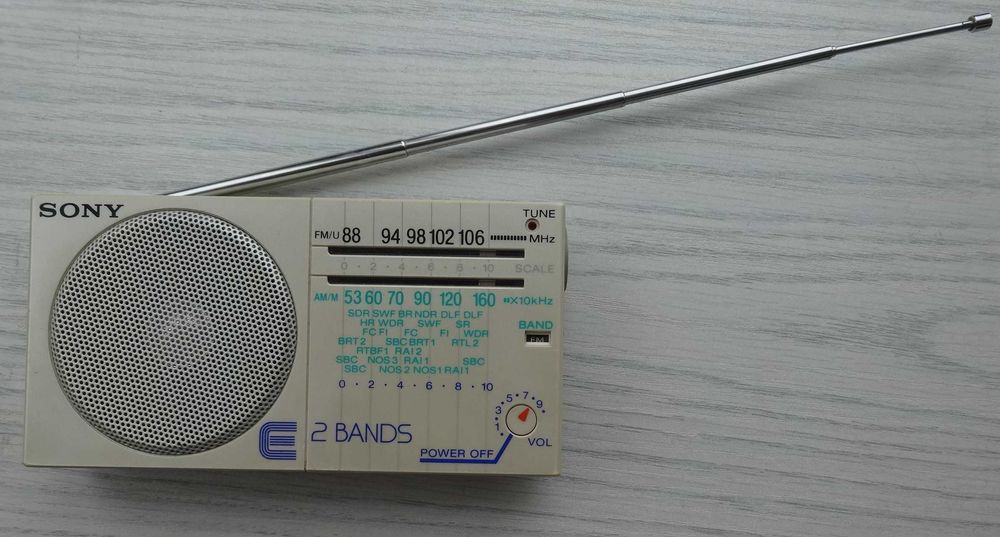 Портативнийі радіоприймач SONY ICF-12.