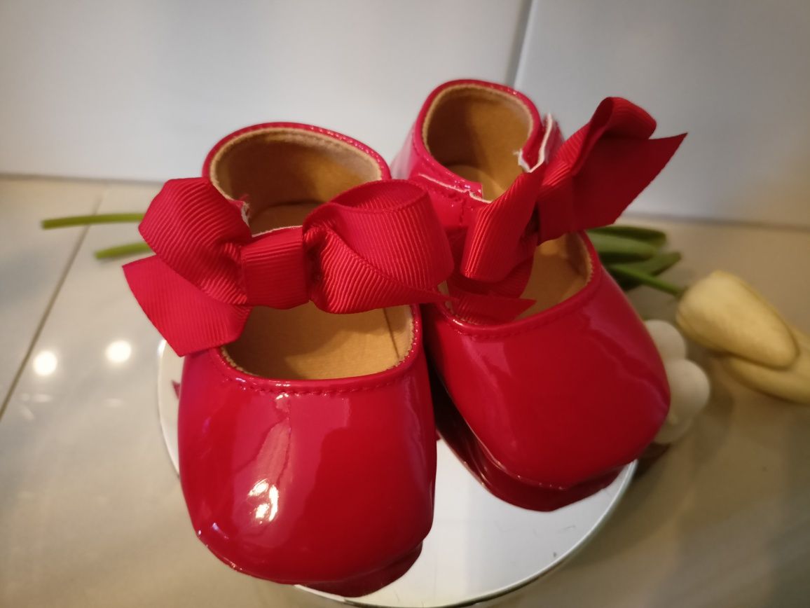 Nowe czerwone lakierki buciki 11 cm z kokardkami