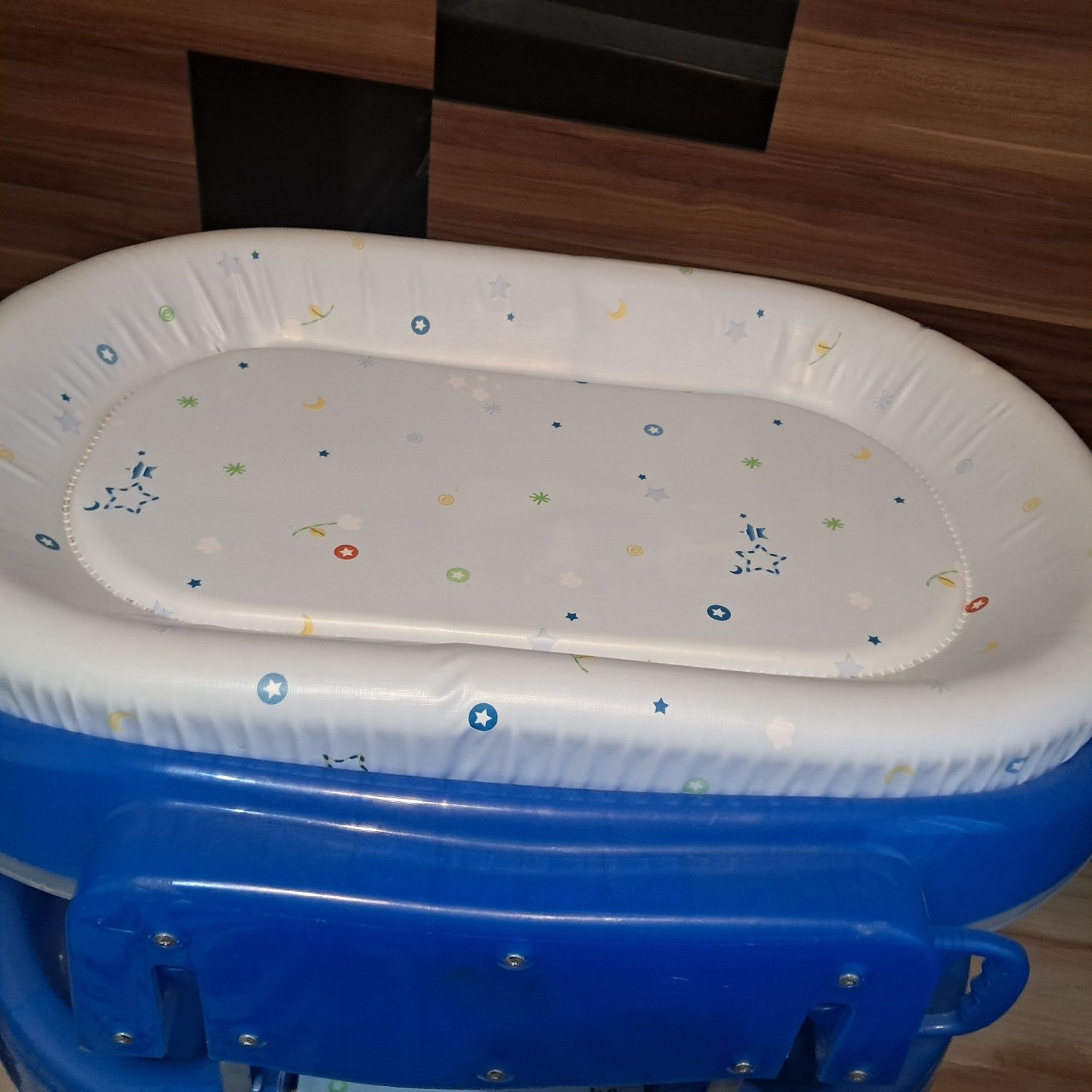 Wanienka i przewijak dla dziecka, dwa w jednym.