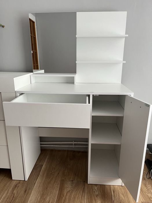 Toaletka z lustrem