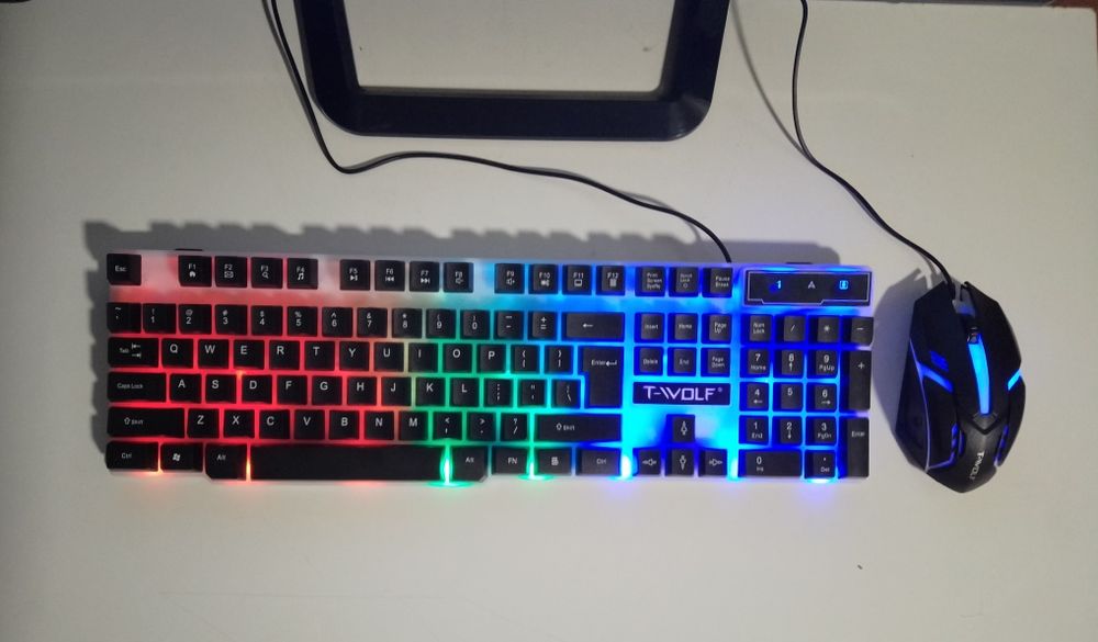 Klawiatura podświetlana + mysz