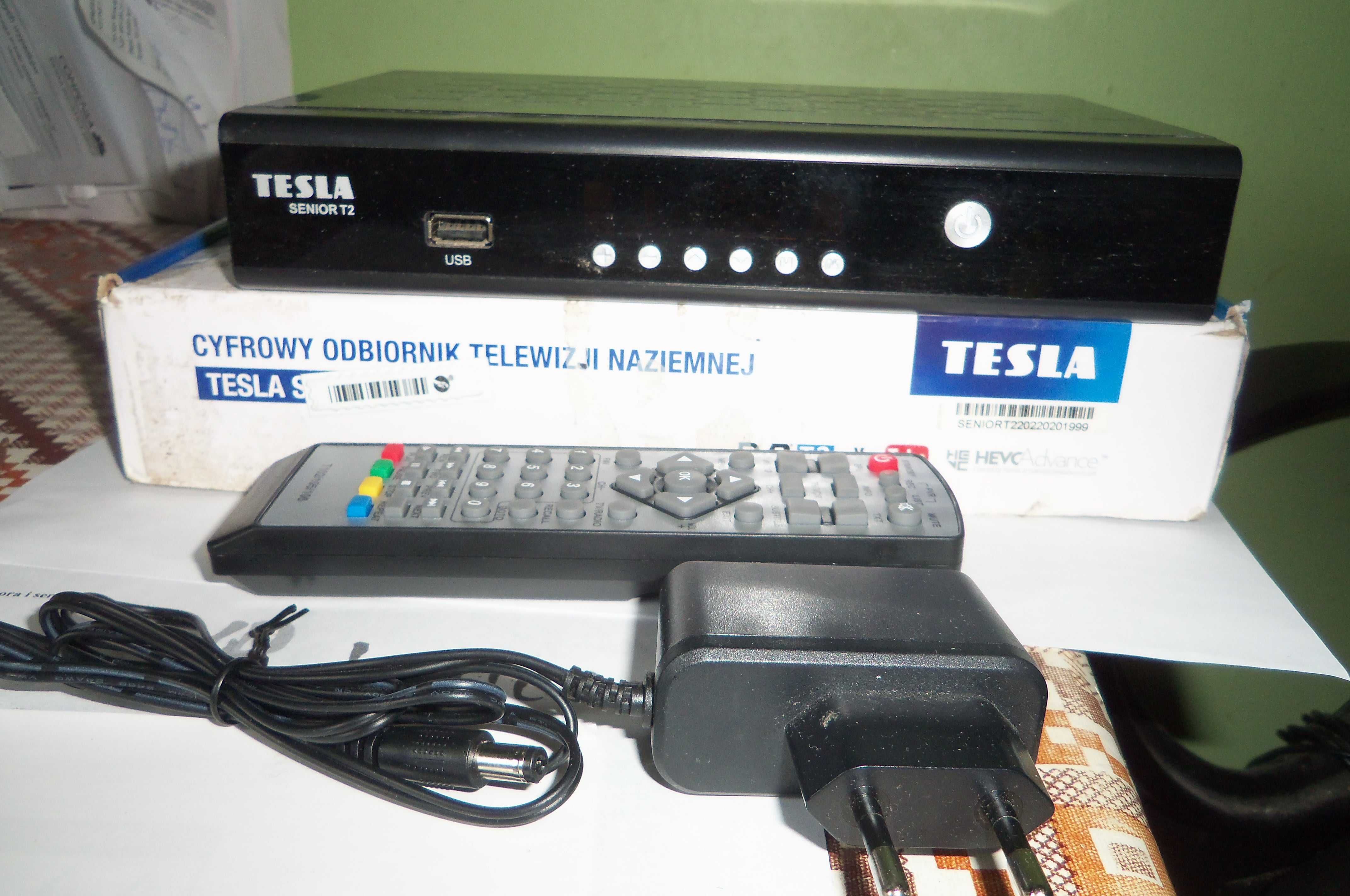 Dekoder do telewizji naziemnej Tesla Senior, DVB-T2 H.265, pilot.
