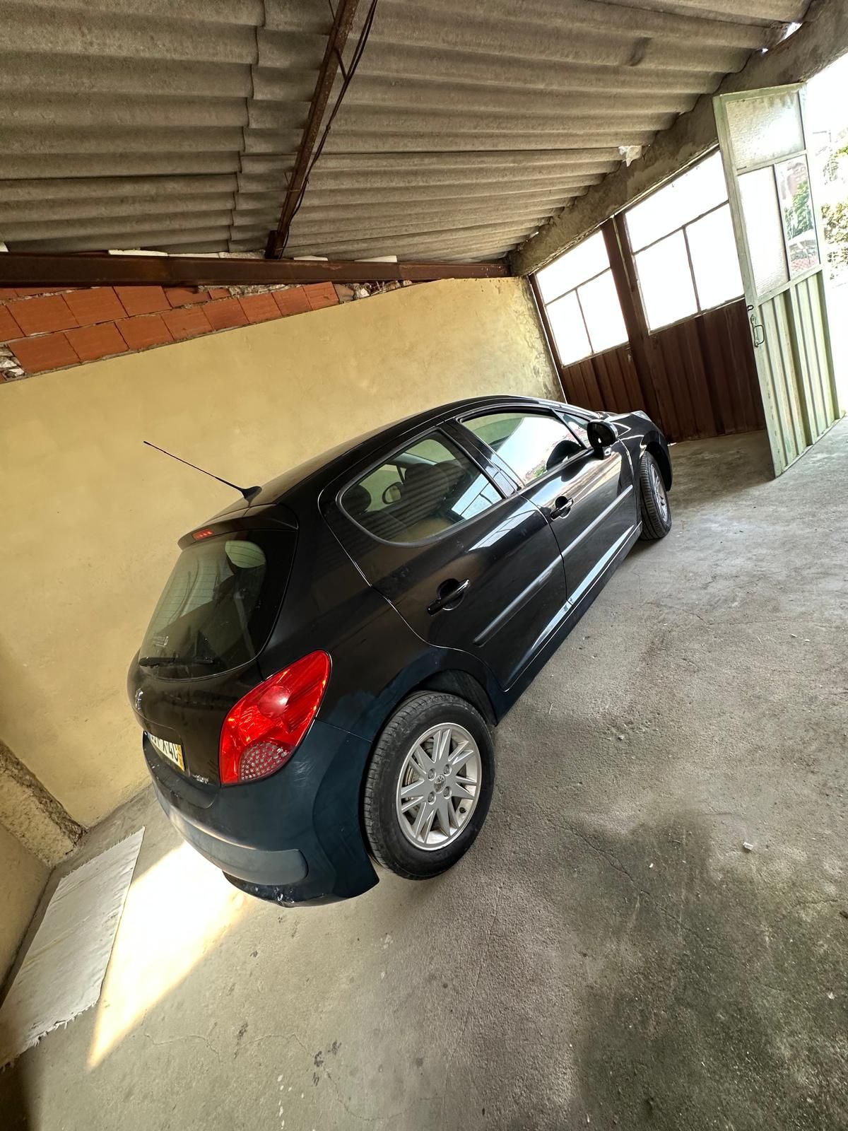 Vendo Peugeot 207,2008 a gasolina com 119.000 km