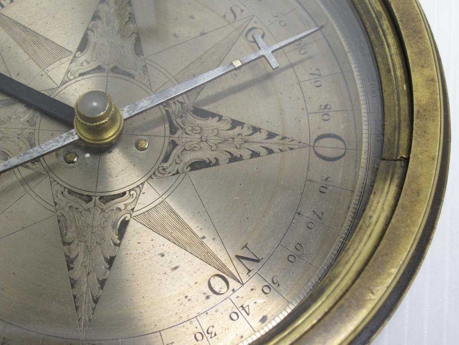 Bússola antiga do século 18 / 19