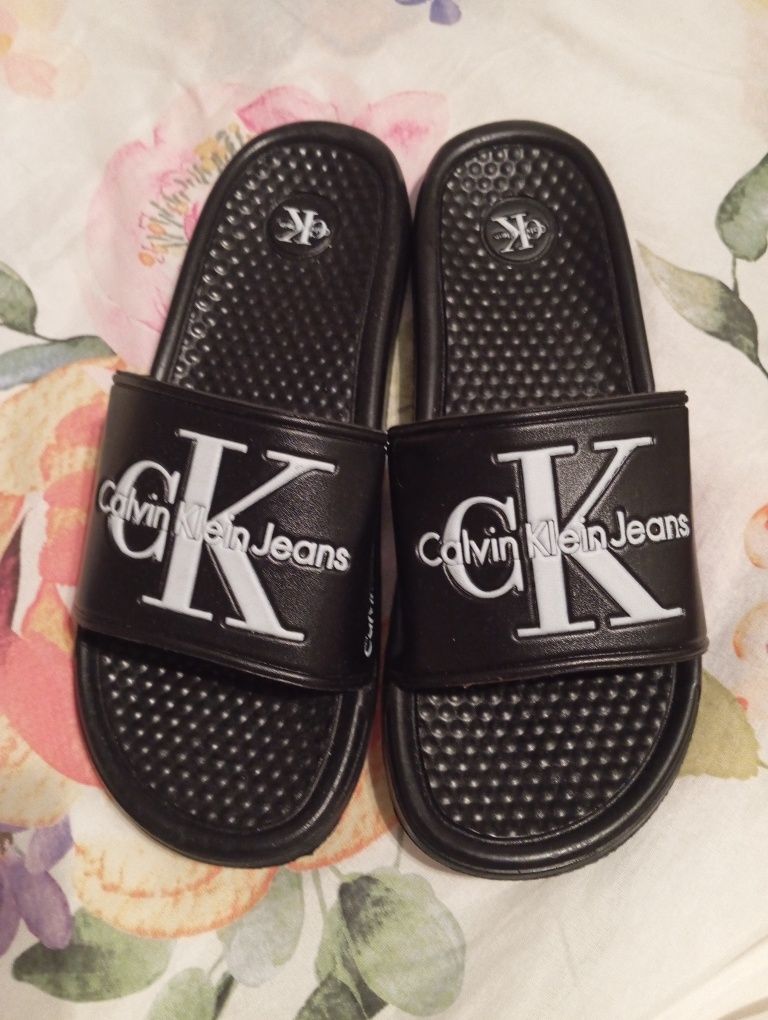 Nowe klapkii unisex