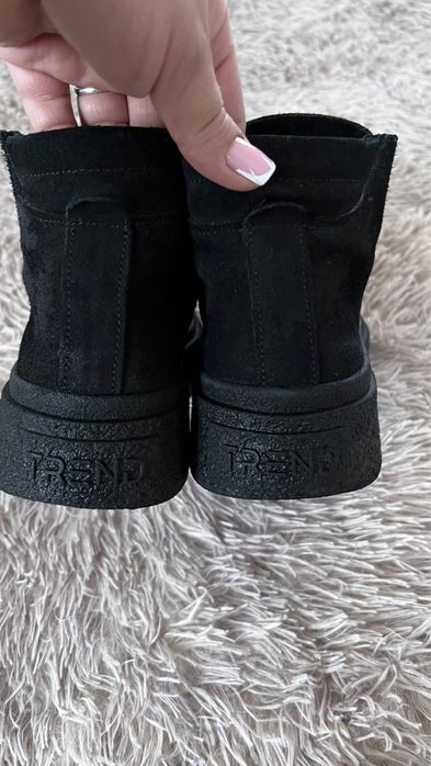 Продам ботинки полностью натуральные замш размер 39 по стельке 25