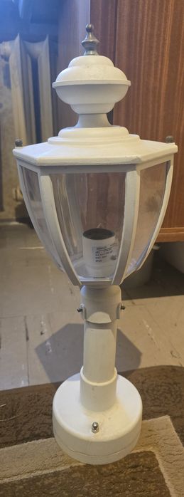 Zewnętrzna lampa stojąca