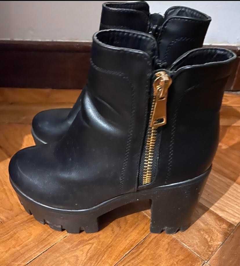 Botas de tornozelo com tacão Pretas
