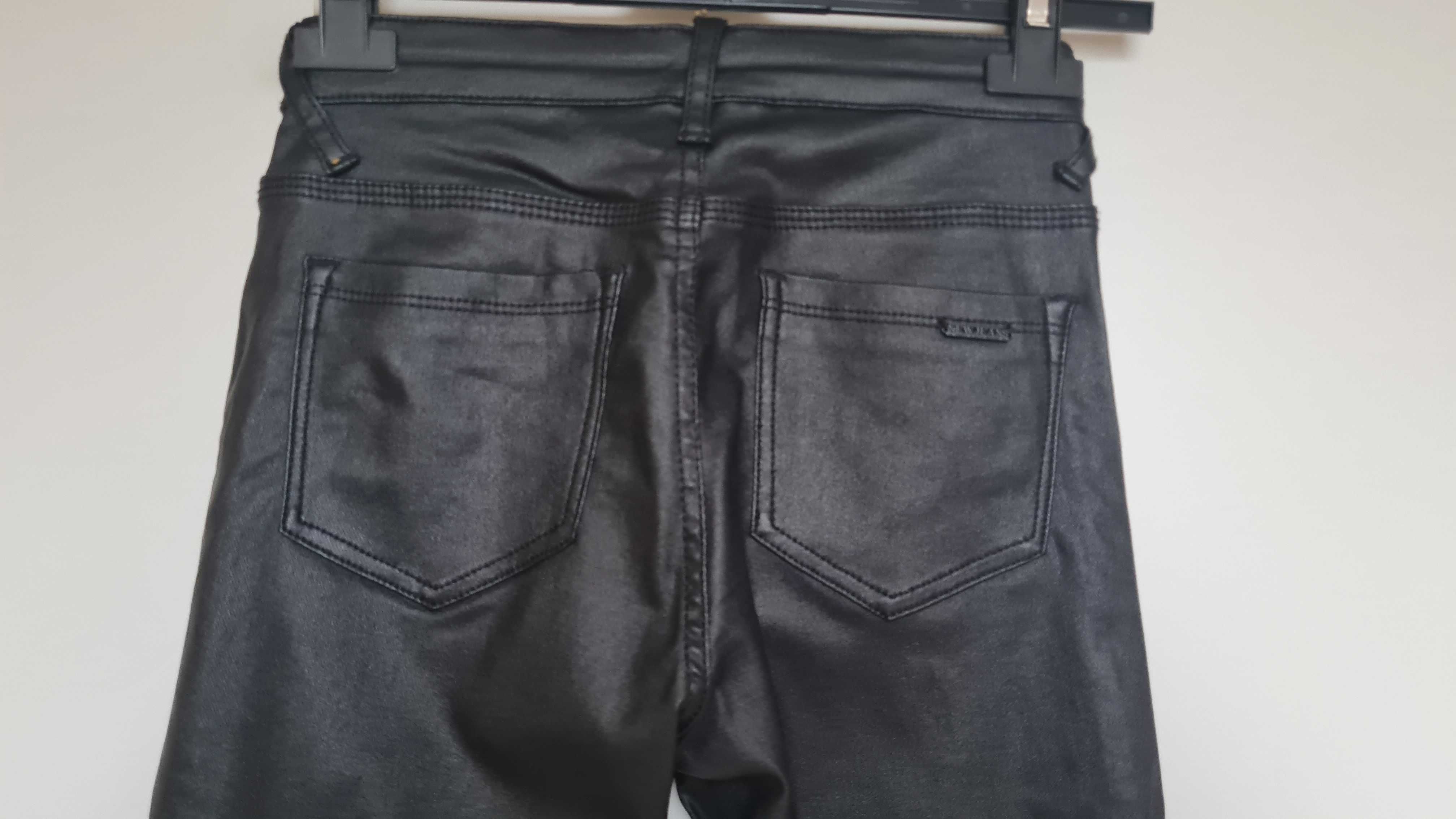 Spodnie woskowane z wysokim stanem Fashion Jeans XS
